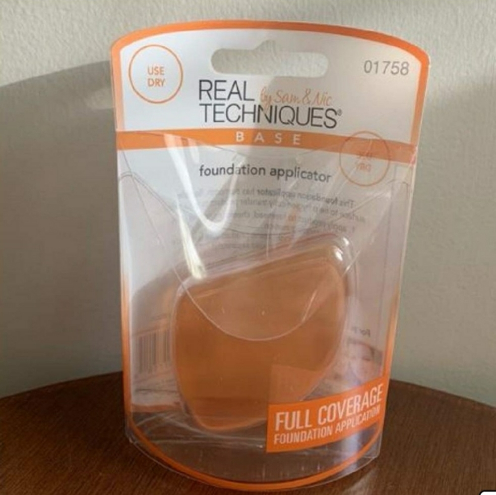 Real Techniques Foundation Applicator Base.